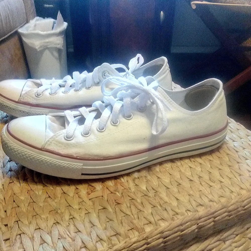Sneaker shoes